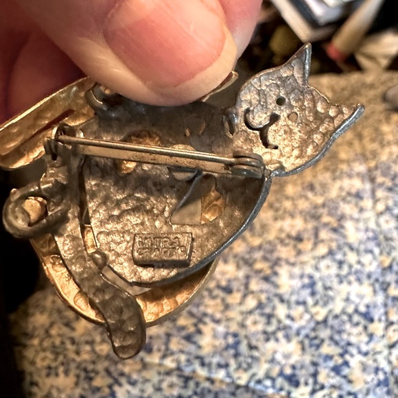 Ultra Craft Vintage Pewter Silver tone and Gold tone Cat Brooch - Picture 8 of 8